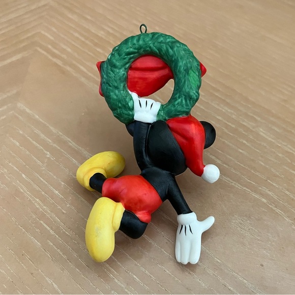 Vintage Enesco porcelain Mickey Mouse on Wreath ornament - dated 1993 - Picture 2 of 7